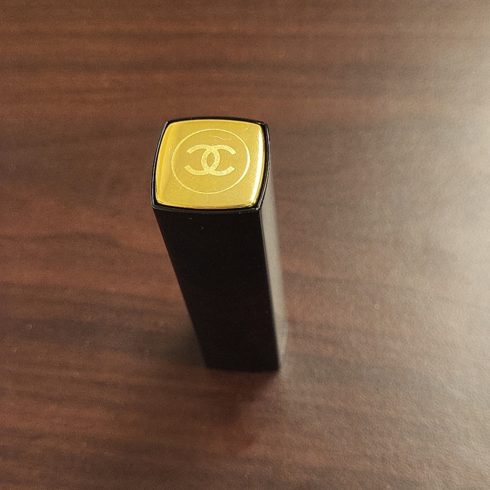 Chanel lipstick Rouge Allure 122 Farouche